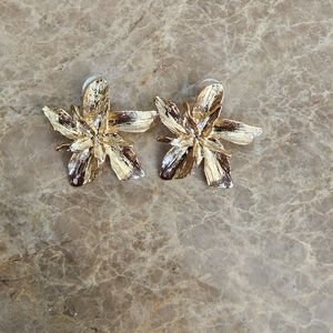 Zara Flower stud earrings